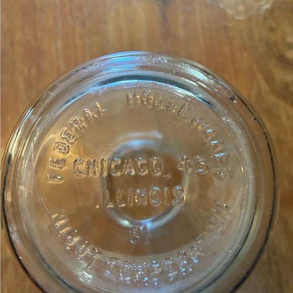 Vintage Federal Housewares Manual Nut Grinder with Glass Jar - Picture 3 of 3